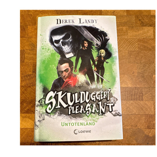 Derek landy skulduggery - landy,