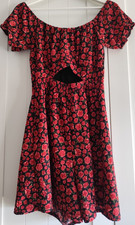 Schwarz-Rotes Blumenmuster