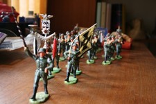 27 Elastolin Soldaten