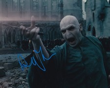 RALPH FIENNES signed Autogramm