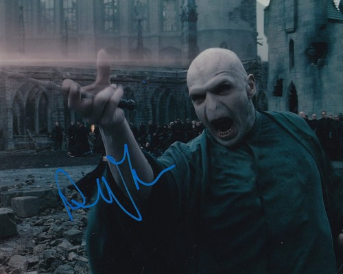 Ralph fiennes signed autograph - ralph,