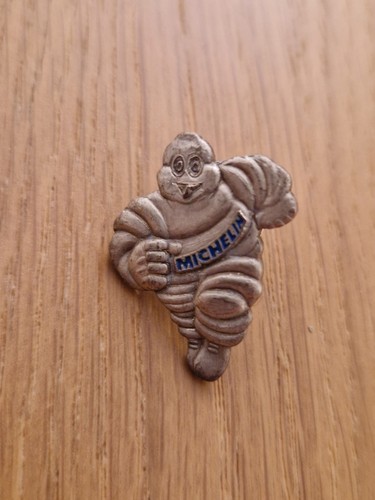 Pin bibendum michelin - pin’s,