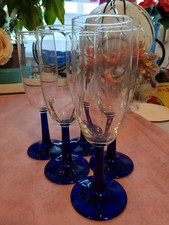 5 Luminarc Sektgläser/ Sektflöte mit blauen Fuß. 19 cm hoch, Öffnung 5 cm Ø