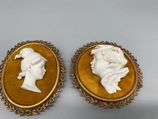 2 Keramikbilder Biskuitporzellan Signiert Benacchio