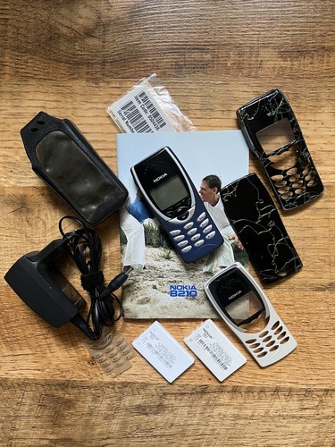 Nokia 8210