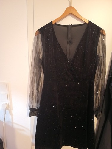 Schwarzes glitzerkleid mit - schwarzes,