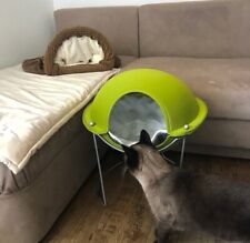 Grüner erhöhter Schlafplatz Katzenhöhle