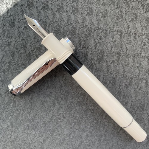 Pelikan m205 white - pelikan, fountain