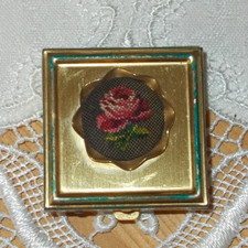 Eckige Pillendose Metall mit Deckel Stickmotiv Rose Schmuckdose Goldfarben