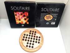 Innen wie neu: Solitaire Spiel massives Spielbrett aus Holz mit 33 Holzkugeln