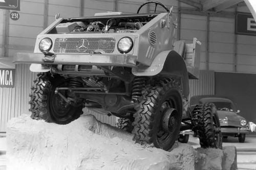 Mercedes unimog motor show - motor,