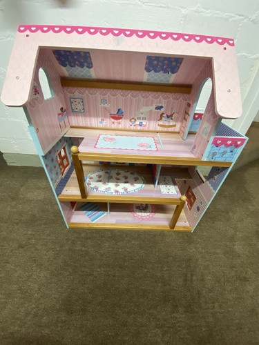 Puppenhaus aus holz - puppenhaus,