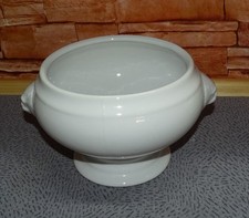 Suppenterrine mit Löwenkopfhenkeln