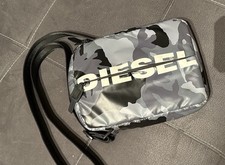 Diesel Umhängetasche in Schwarz/Grau Camouflage