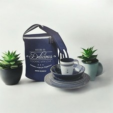 Boots und Campinggeschirr