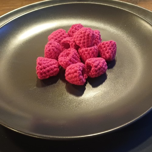 Gehäkelte himbeeren - gehäkelte,