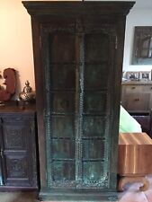 Indischer Vintage Schrank, Einzelstück aus geschnitzter Tür gefertigt. 