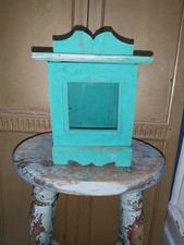 INDISCHER LACKIERTER SCHRANK