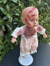 Grusel Dekoration Baby Kunststoff/Stoffkörper Puppe # Horror Deko