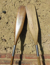 2 x alte Bundeswehr Stechpaddel DSB Holz Paddel Kanupaddel teilbar 2m Vintage