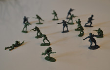 16 Plastik Soldaten Figuren Armee Spielzeug Soldaten Klein Gewehr Krieg Sammler