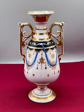 ANTIKE AMPHORE AUS PORZELLAN HANDBEMALT UND VERGOLDET HISTORISMUS UM 1880