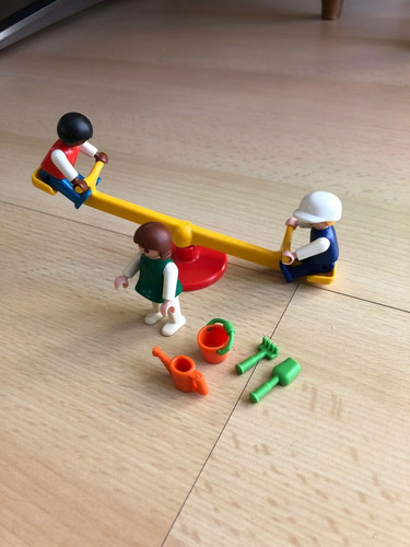Playmobil kinder auf wippe - playmobil,