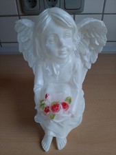 Flambiance sitzender Engel mit