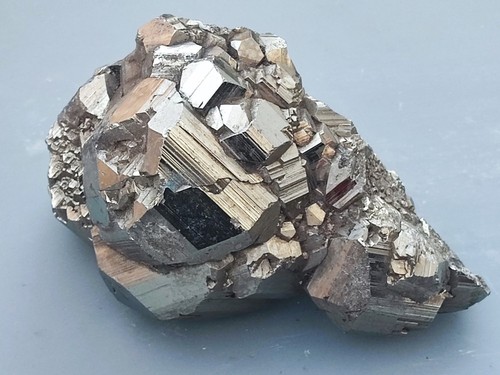 Pyrit kristall stufe - pyrit,