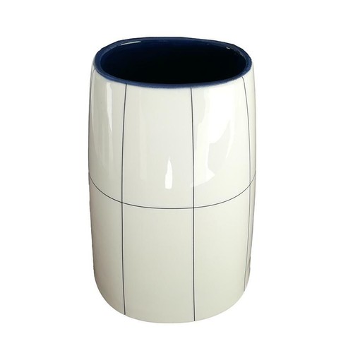 Driade vase symmetrical - no,