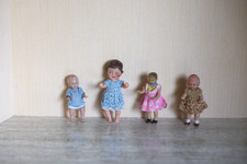 Vier Püppchen Puppen für Puppenhaus Puppenstube Vero DDR 7-11 cm groß Konvolut