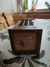 Englische Telefonzelle mit Spieluhr