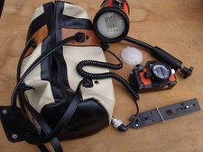 Nikonos V mit Blitzlichtaufbau 103 u. Tasche. Dazu Sea & Sea Objektiv. Gebraucht