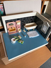 Puppenbad, Badewanne, Waschbecken, Toilette, ca. 1960/1970, mit Gehäuse