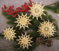 edle Strohsterne mit Perlen