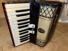 Akkordeon Weltmeister "Othello" -  32 Bass