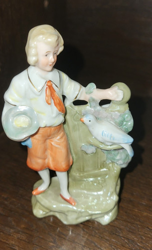 Porzellanfigur junge mit vogel - porzellanfigur,