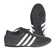 Adidas SM II Sneaker schwarz Größen: 37 - 48. TKD Schuhe. Taekwondo. Fitness.