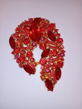 Brosche leuchtend rot