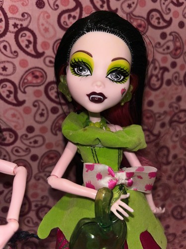 Monster high draculaura snow - high,