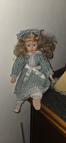 Deko puppe mit schönem - puppe,
