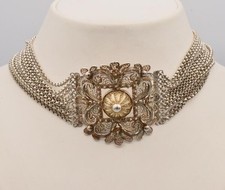 Elfreihige Kropfkette Collier