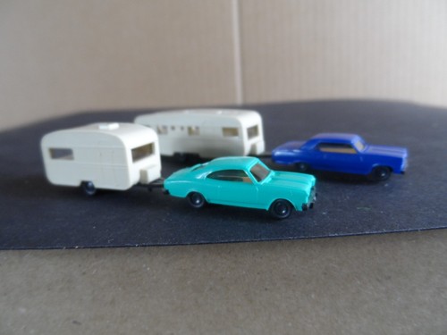 Pkw mit wohnwagen auto - 2,