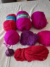 Handstrickgarn - 8 teils angefangene Knäuel in diversen Farbtönen (rot bis lila)