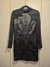 Schwarzes Damenkleid im