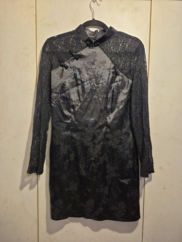 Schwarzes damenkleid - schwarzes,