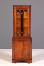 Edler Englische Eckvitrine