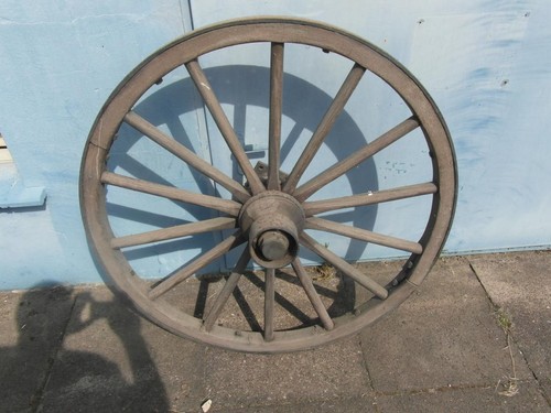 Wagenrad speichenrad - wagenrad,