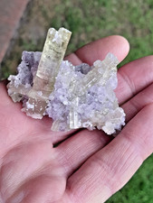 Turmalin Kristall Stufe mit Apatit aus Paprok, Nuristan/Afganistan