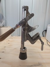 Rapid Weinflaschenöffner in gutem Zustand.  Kann an Bar oder Tisch montiert werden. 